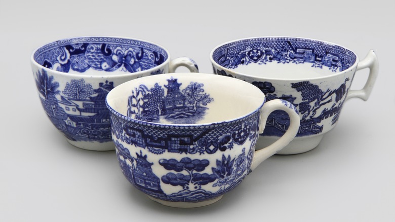 three ceramic Blue Willow cups