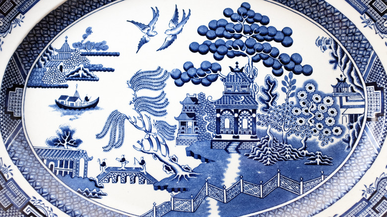 a closeup of a Blue Willow platter