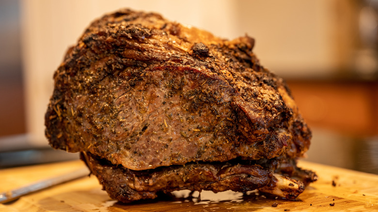 prime rib resting on cutting board