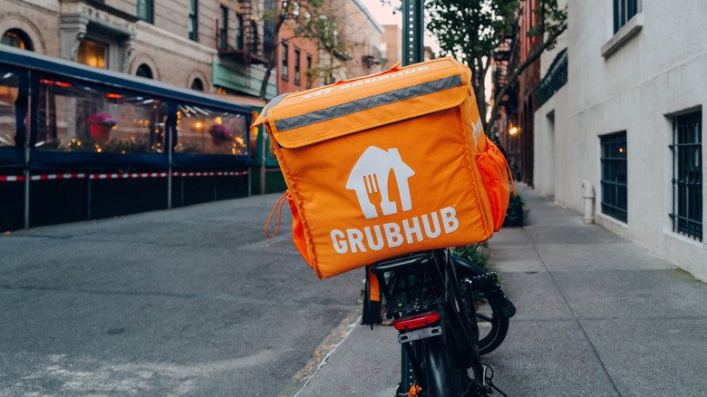 Grubhub bag on a delivery bike on a street in NYC
