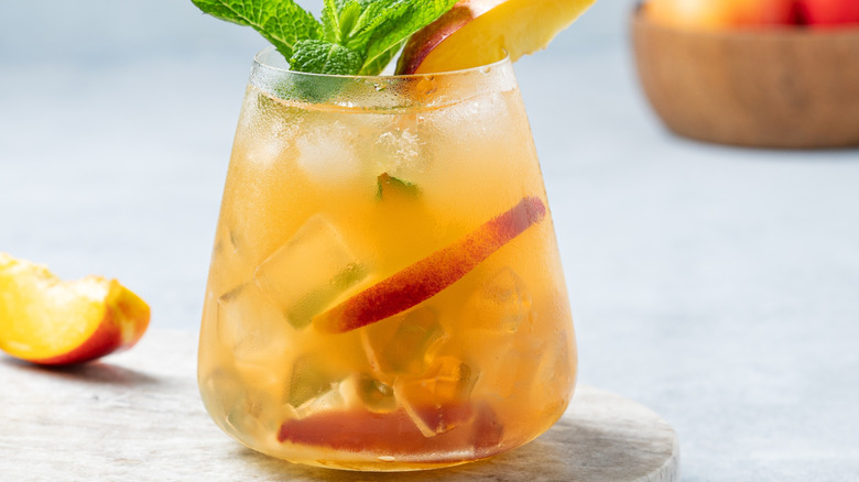 refreshing iced tea mocktail