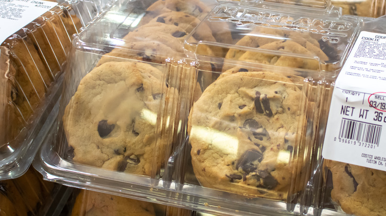 Costco chocolate chunk cookies package