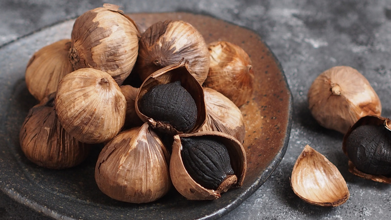 Black garlic cloves