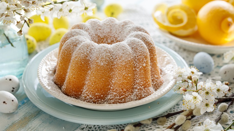 bundt cake with powdered sugar