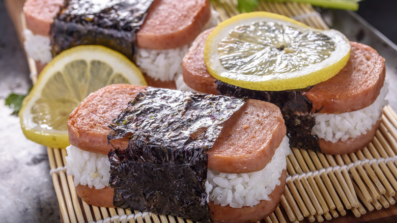 Spam musubi with lemon slices