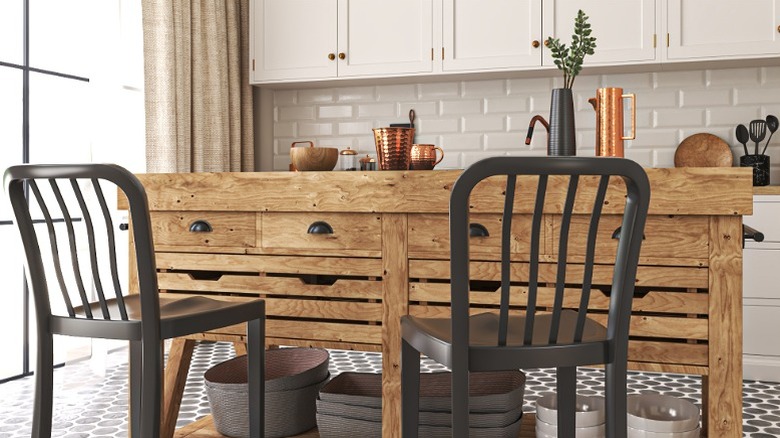 Kitchen with freestanding island