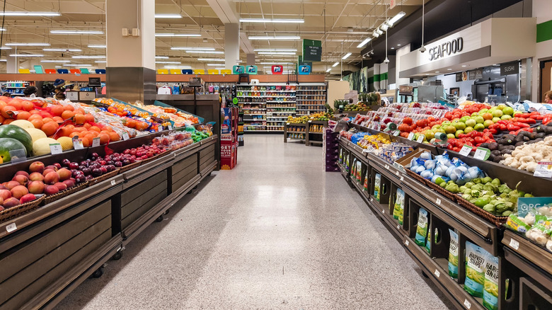 Produce aisle at Publix grocery store