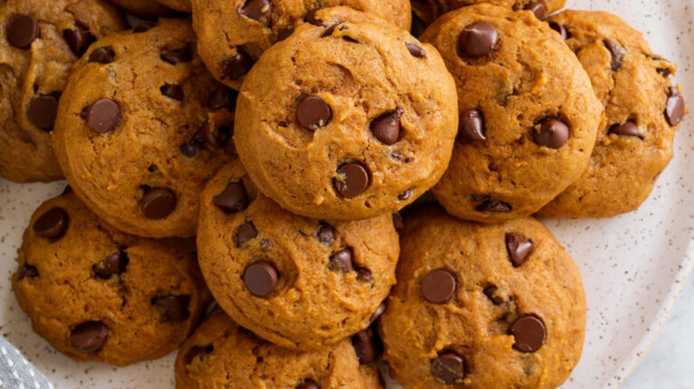 Pumpkin chocolate chip cookies