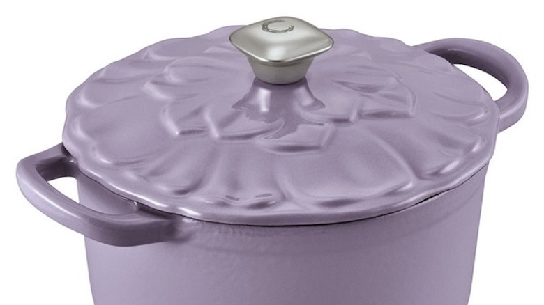 Crofton floral cast iron Dutch oven in lilac.