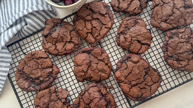cookies on cooling rack