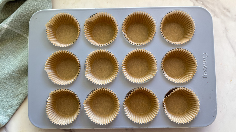 muffin tin with liners