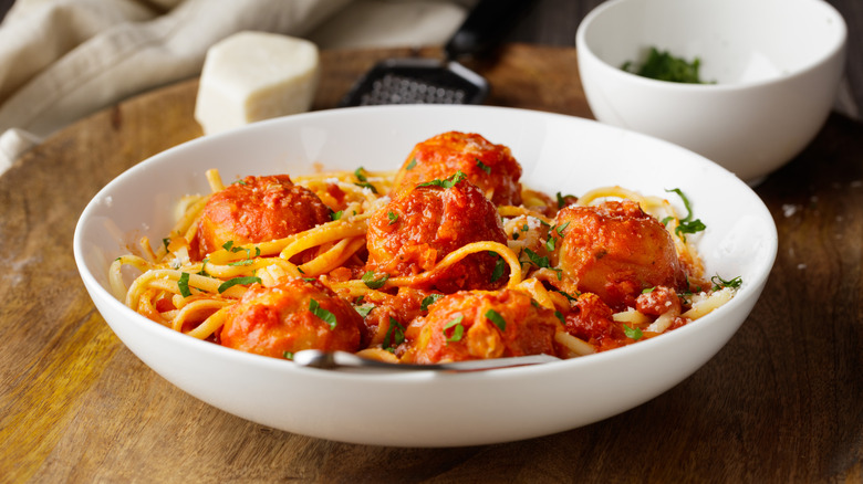 bowl of meatballs and spaghetti