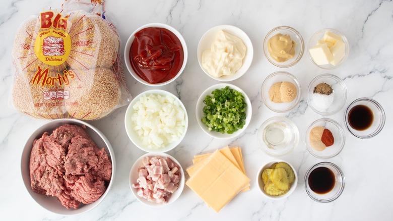 Ingredients for BBQ bacon smash burgers