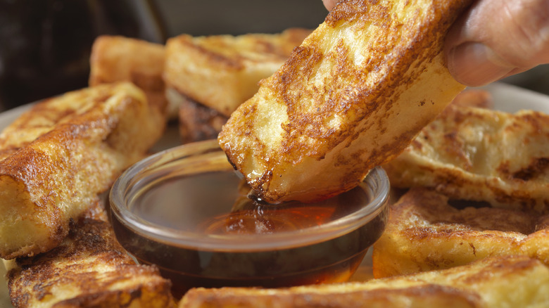 French toast sticks with maple syrup