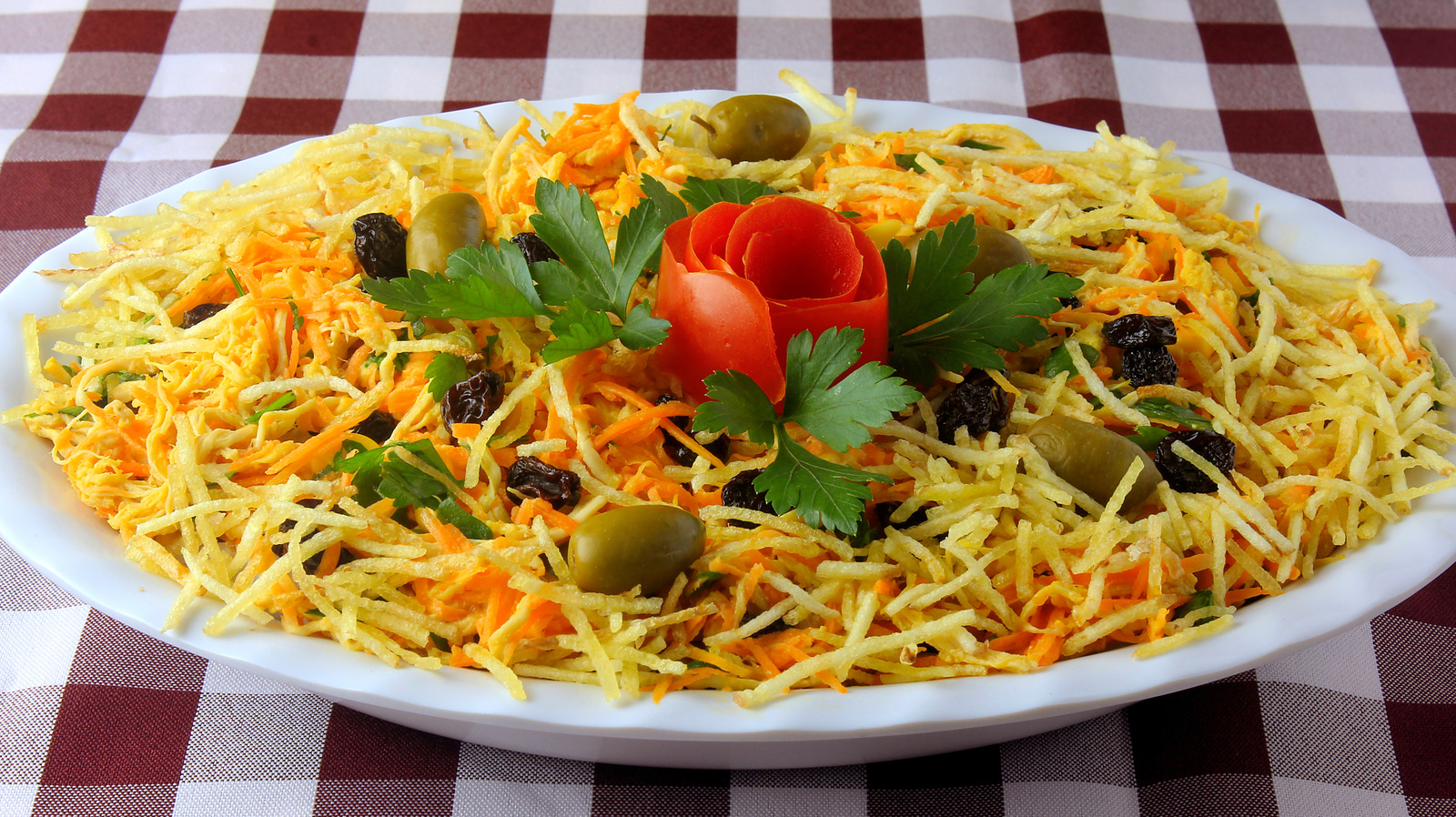 This Crispy Topping Gives Chicken Salad A Delicious Brazilian Twist