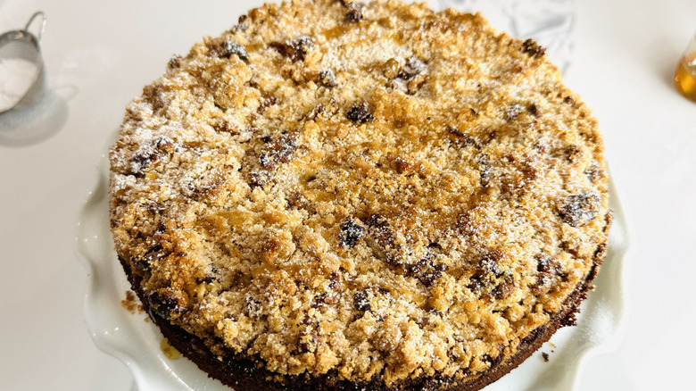 Honey apple cake dusted with confectioners' sugar