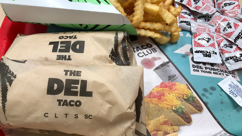 Del Taco meal tray
