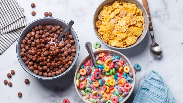 Cereal varieties in bowls photographed from above.