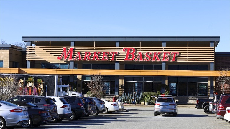 Market Basket storefront.