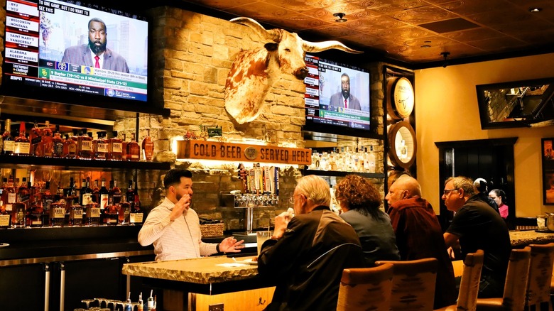 Bar area of a LongHorn Steakhouse