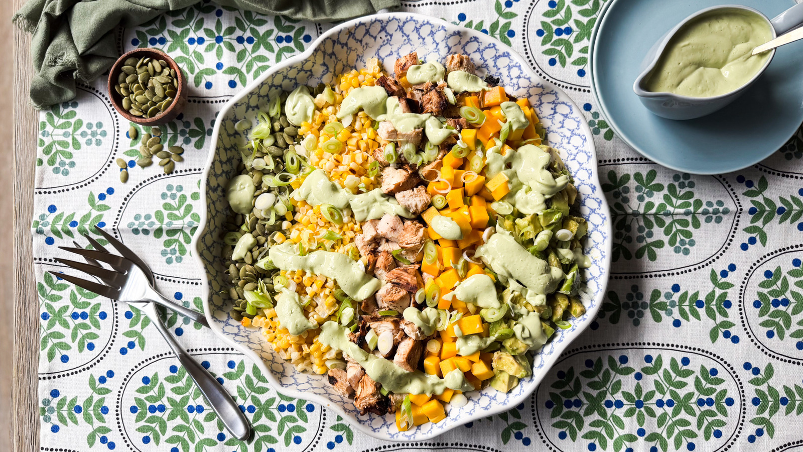 Rezept für gehackten Mango-Avocado-Hähnchensalat