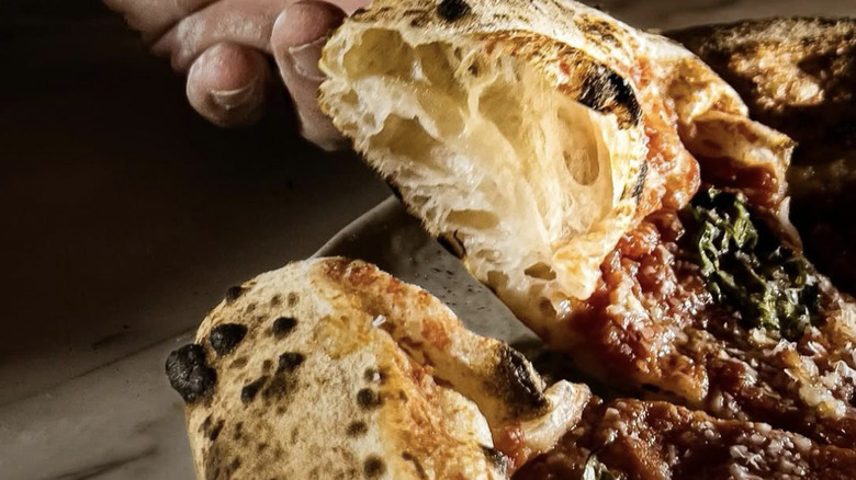 Una Pizza Napoletana's pizza crust