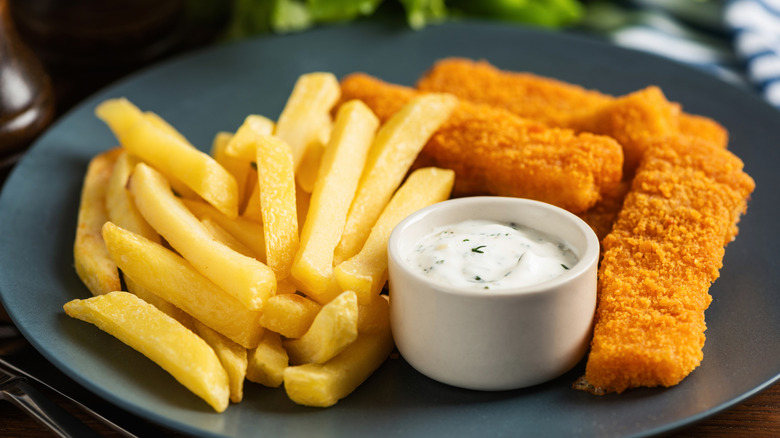 Fish sticks and fries with ranch dressing
