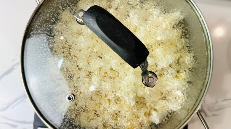 Popcorn in large pot with lid on