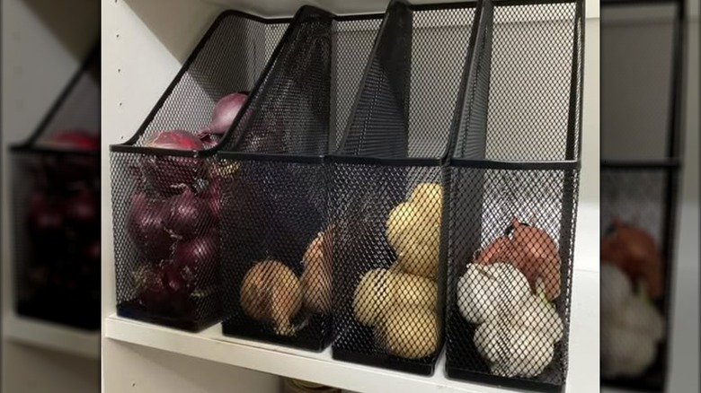 Vegetables inside mesh magazine racks