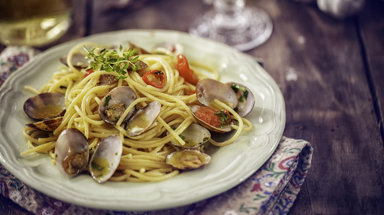 Spaghetti with clams