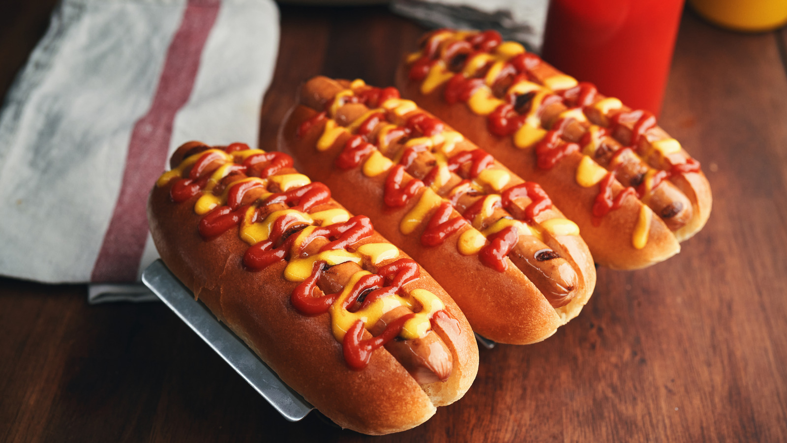 Toast Hot Dog Buns Better With A Wet Rag