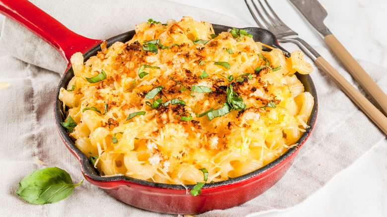 skillet of mac and cheese with crunchy topping