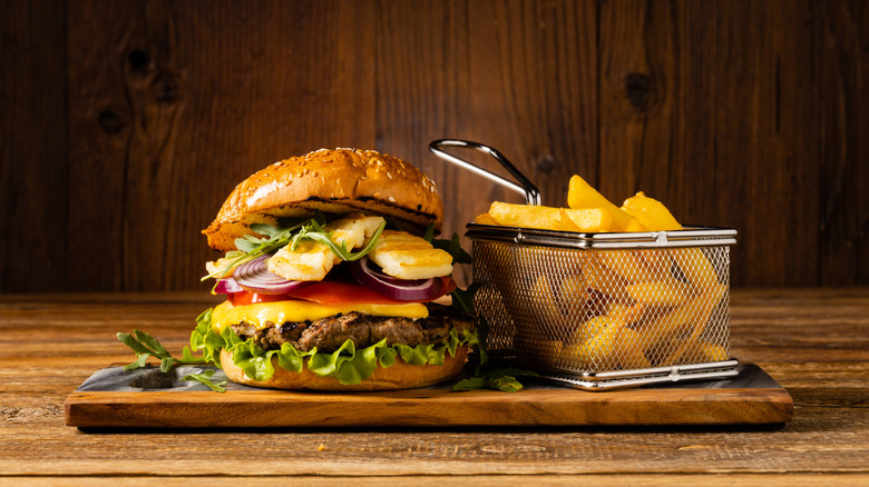 Grilled halloumi cheeseburger