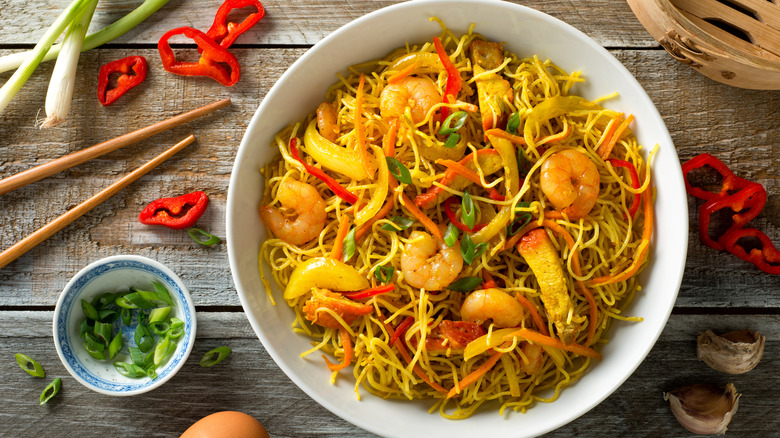 A plate of Singapore noodles on a table
