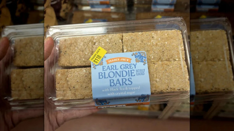 A box of Trader Joe's Earl Grey Blondie Bars.