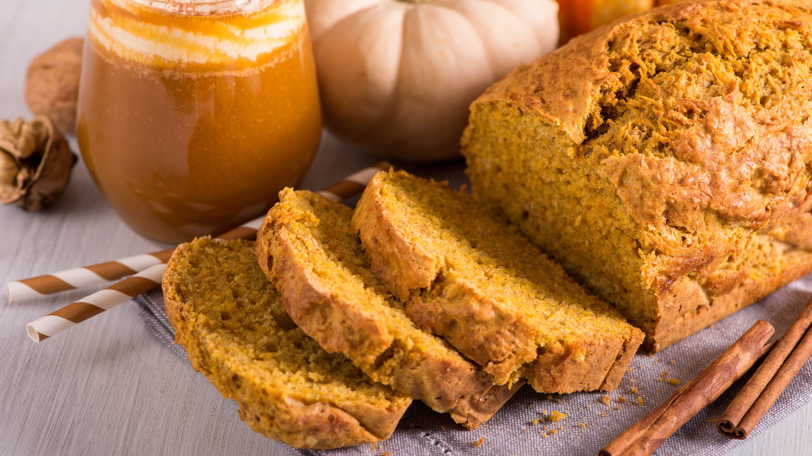 Verwandeln Sie Trader Joes Kürbisbrotmischung in Bananenbrot mit ...