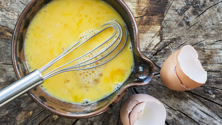 A bowl of whisked eggs.
