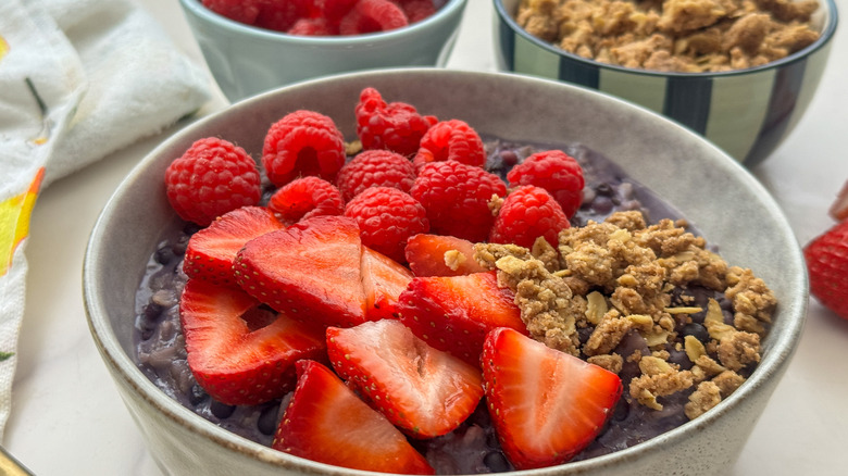 Oatmeal bowl with strawberries, raspberries, and streusel