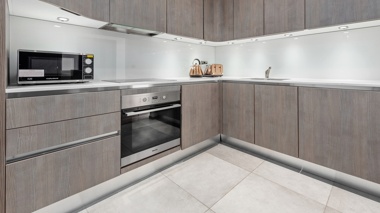 kitchen with a white glass backsplash