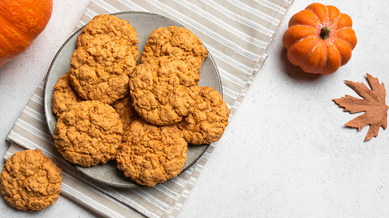 Pumpkin oatmeal cookies