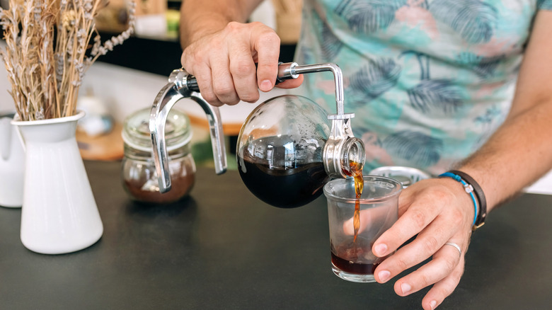 the process of siphoning coffee