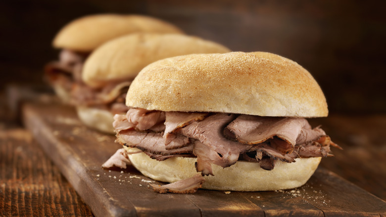 Roast beef sandwiches with nothing added