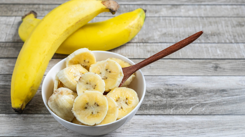 Bowl of sliced bananas