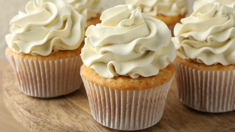 frosted vanilla cupcakes