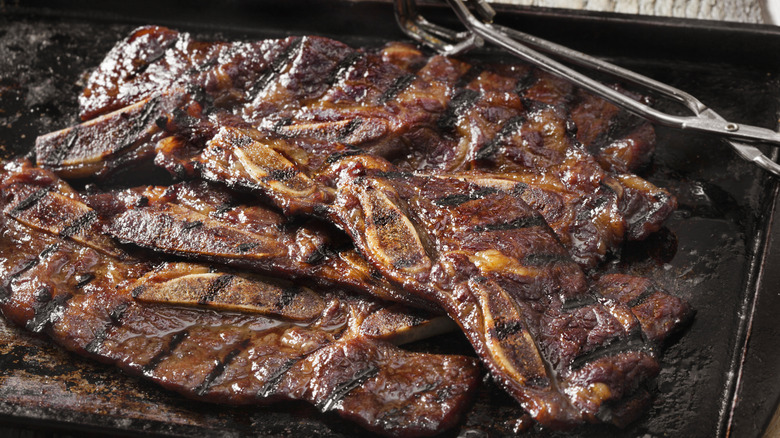 Thinly sliced and grilled barbecue short ribs