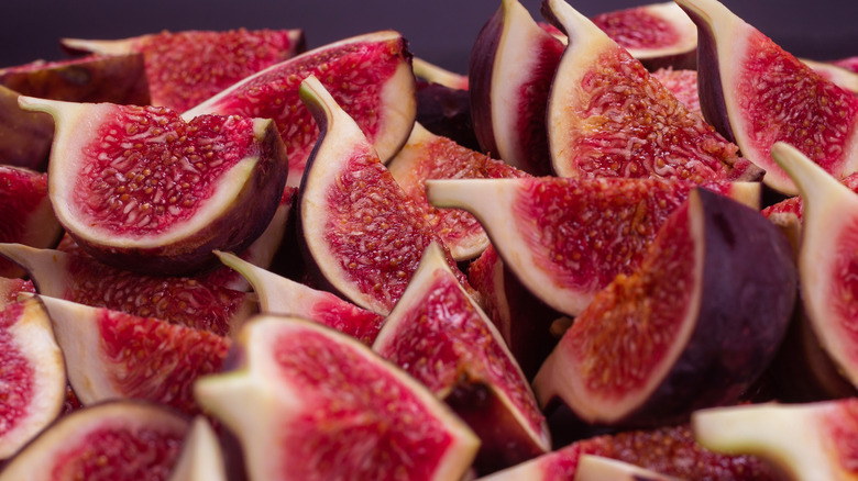 A pile of sliced figs.