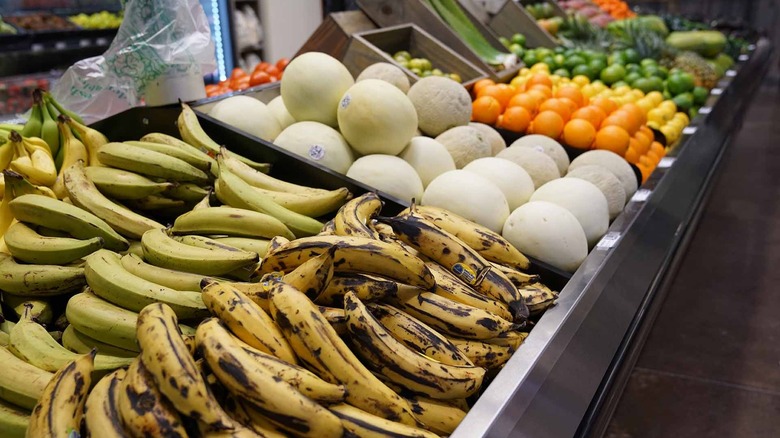 Display of tropical fruits inside a grocery store