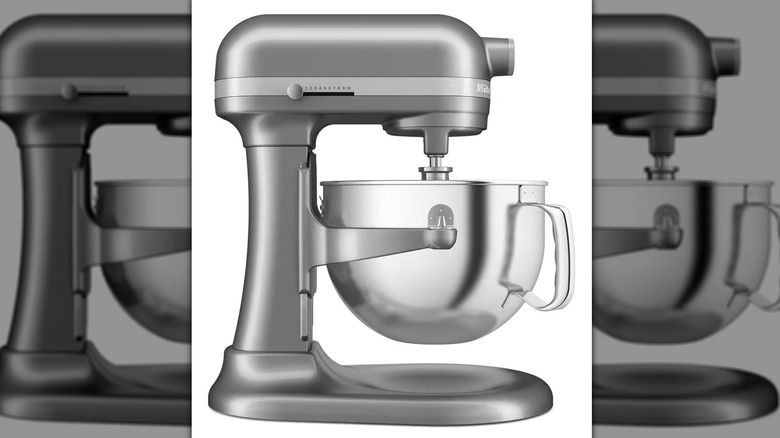 KitchenAid's refurbished contour silver bowl-lift stand mixer.
