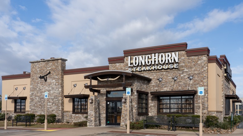 Outside of Longhorn Steakhouse