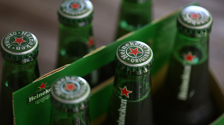 a six pack of heineken beer